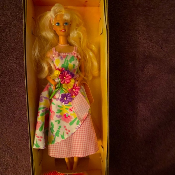 1996 Avon Spring Petals Barbie